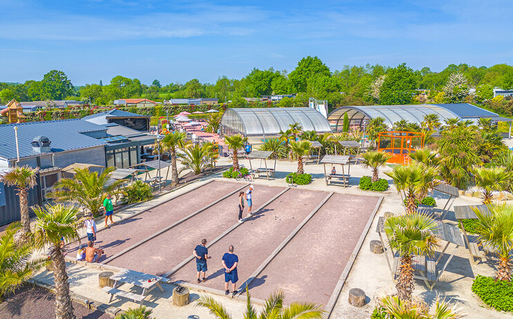 terrain-petanque-54015859_0.jpg